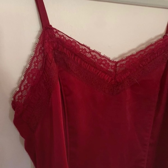 Royal red lace rimmed tank top - Picture 2 of 2